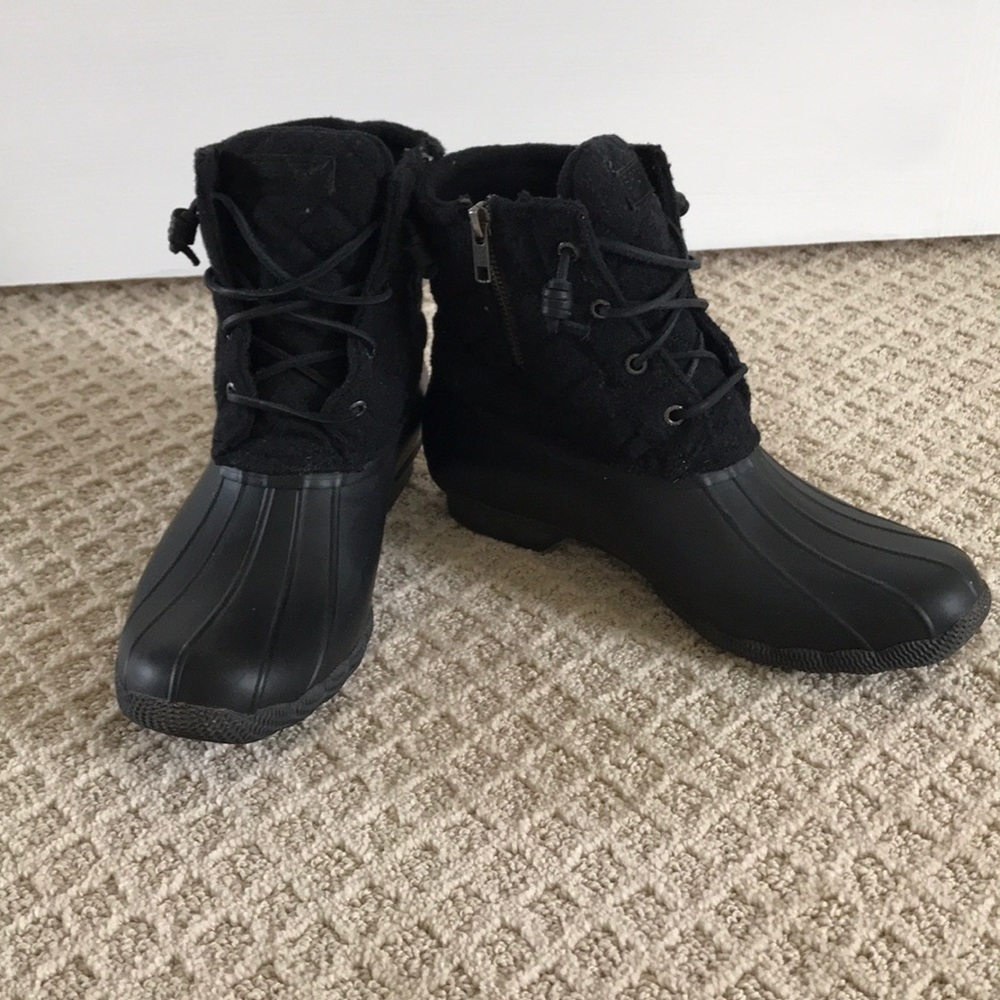 Black quilted sperry duck boots
